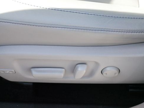 Used 2019 Toyota Highlander XLE AWD/4WD image 20