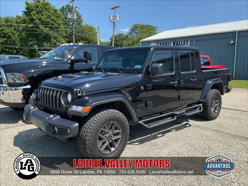 Certified 2025 Jeep Gladiator Sport AWD/4WD image 1