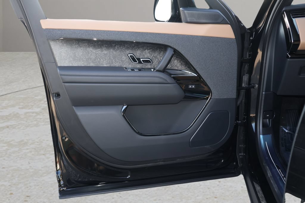 New 2026 Land Rover Range Rover Sport Dynamic SE AWD/4WD image 9