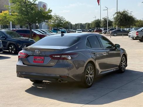 Used 2021 Toyota Camry XLE FWD image 4