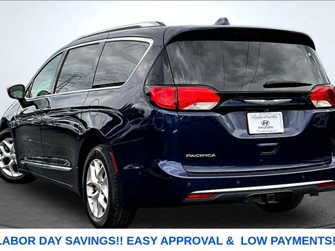 Used 2019 Chrysler Pacifica Touring-L Plus FWD image 3