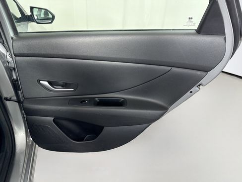 Used 2023 Hyundai Elantra SEL w/ Preferred Accessory Package image 28