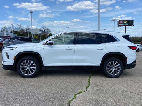 Used 2025 Buick Enclave Preferred FWD image 8