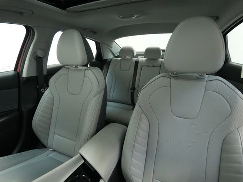 Used 2023 Hyundai Elantra Limited image 16