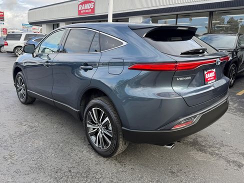 Used 2024 Toyota Venza LE image 9