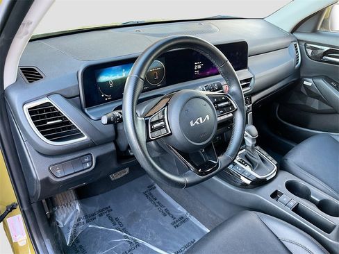 Used 2024 Kia Seltos SX w/ SX Sunroof Package image 9
