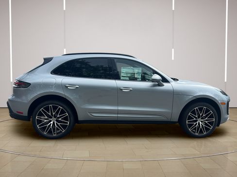 New 2026 Porsche Macan AWD/4WD image 8