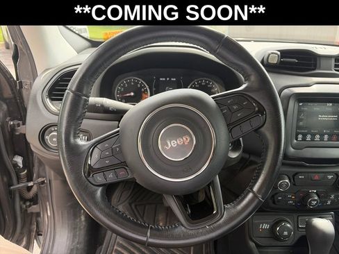 Used 2018 Jeep Renegade Altitude AWD/4WD image 11