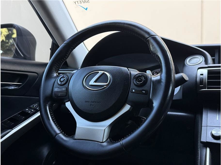 Used 2015 Lexus IS 250 RWD image 9