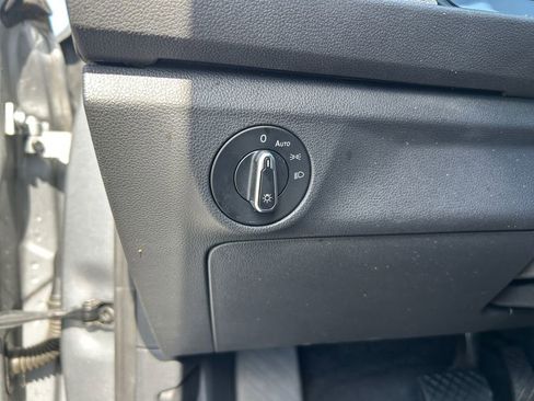 Used 2021 Volkswagen Jetta SE FWD image 35