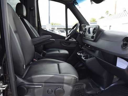 Used 2024 Mercedes-Benz Sprinter 2500 image 16