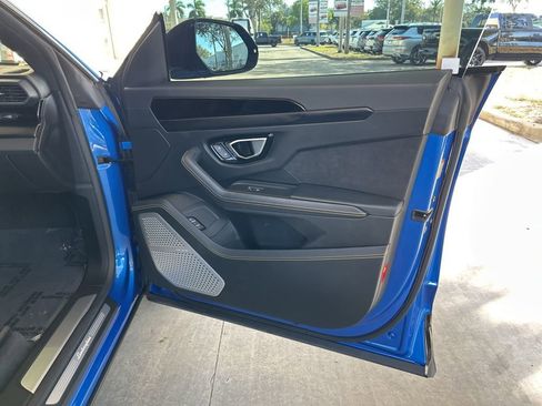 Used 2022 Lamborghini Urus image 32