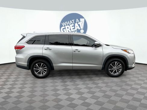 Used 2018 Toyota Highlander XLE image 4