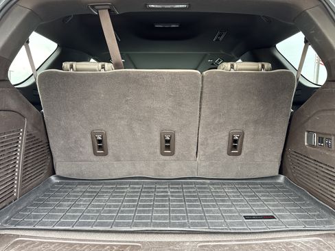 Used 2022 GMC Yukon SLT w/ SLT Premium Package image 35