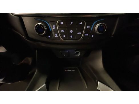 Used 2023 Chevrolet Traverse LT AWD/4WD image 14