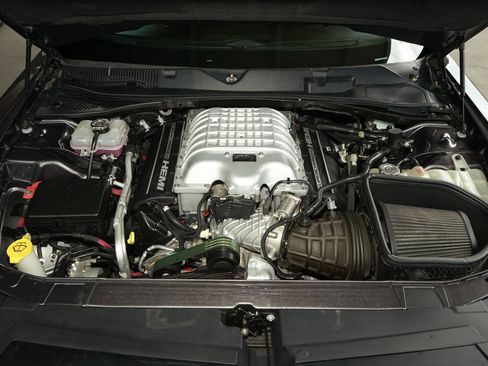 Used 2019 Dodge Challenger SRT Hellcat Redeye image 25