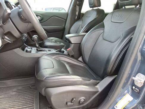 Certified 2022 Jeep Cherokee Latitude Lux w/ Mopar Interior Package AWD/4WD image 12