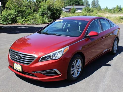 Used 2015 Hyundai Sonata SE FWD image 2