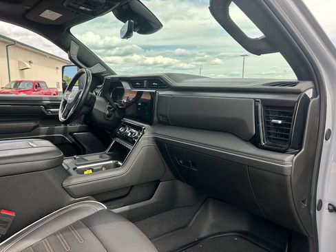 Used 2025 GMC Sierra 2500 AT4X AWD/4WD image 31