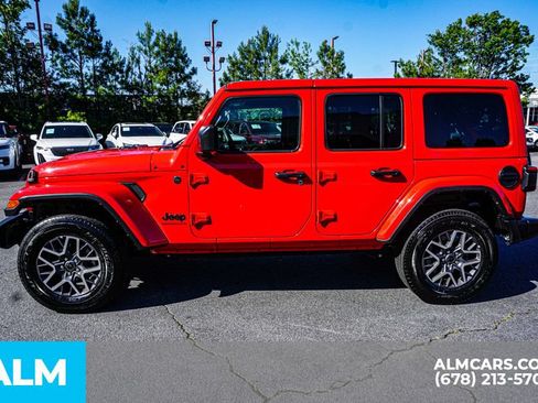 Used 2025 Jeep Wrangler Unlimited Sahara AWD/4WD image 7