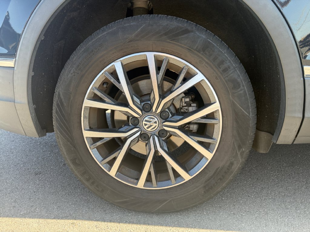 Used 2020 Volkswagen Tiguan SE w/ 3rd Row Seat Package AWD/4WD image 23