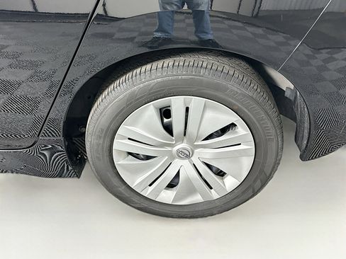 Used 2024 Nissan Leaf S image 11