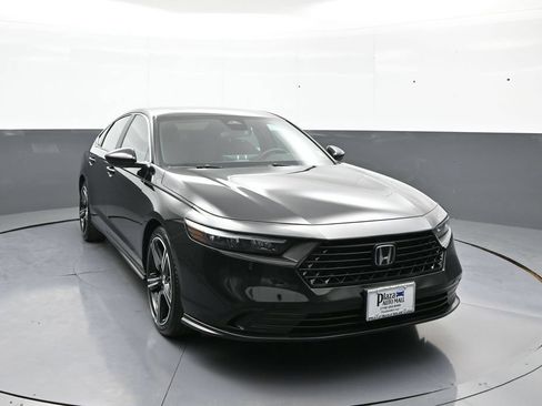 Used 2025 Honda Accord Sport image 3
