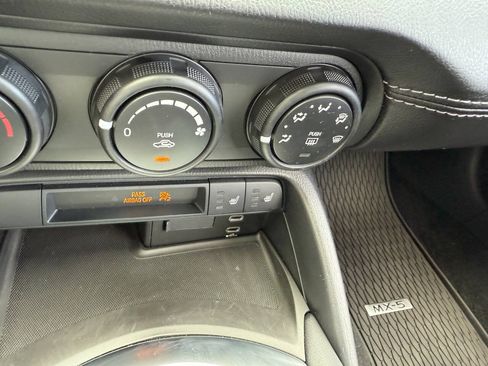 Used 2026 MAZDA MX-5 Miata Club w/ Weather Package RWD image 23