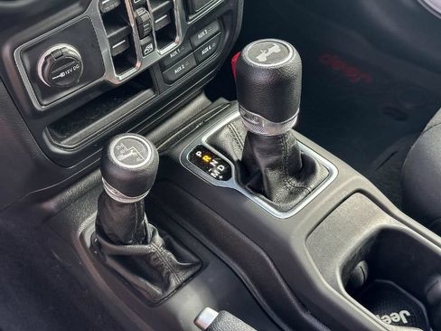 Used 2021 Jeep Wrangler Unlimited Sport AWD/4WD image 34