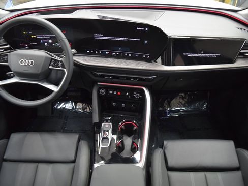 New 2025 Audi Q5 Prestige image 8