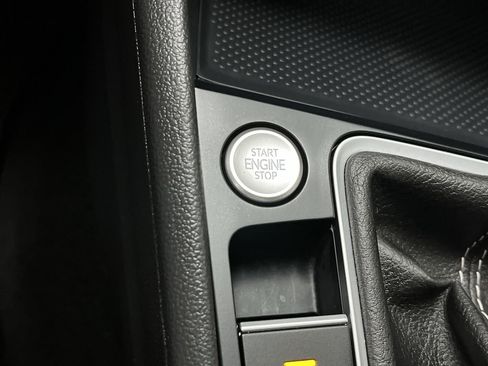 Used 2024 Volkswagen Jetta SE w/ Panoramic Sunroof Package image 21