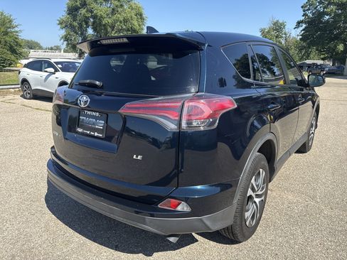 Used 2018 Toyota RAV4 LE FWD image 3