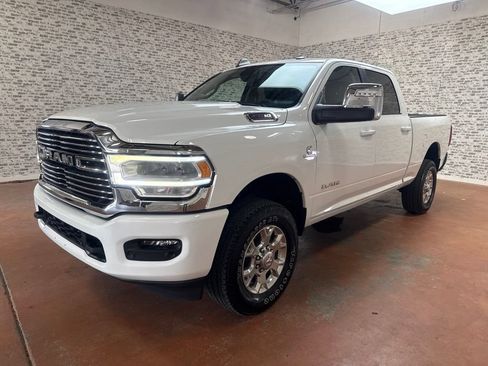 Used 2024 RAM 2500 Laramie AWD/4WD image 3