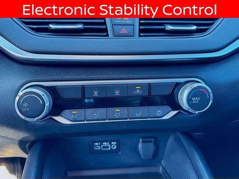 Used 2022 Nissan Altima 2.5 SV image 14