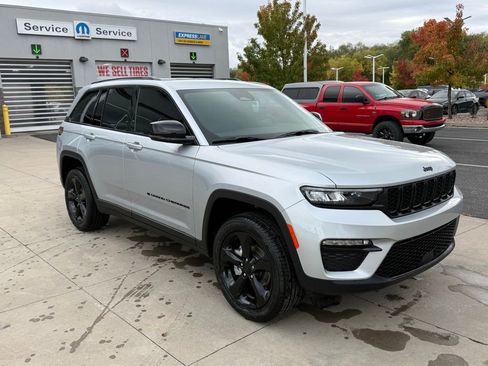 New 2025 Jeep Grand Cherokee Limited w/ Black Appearance Package image 6