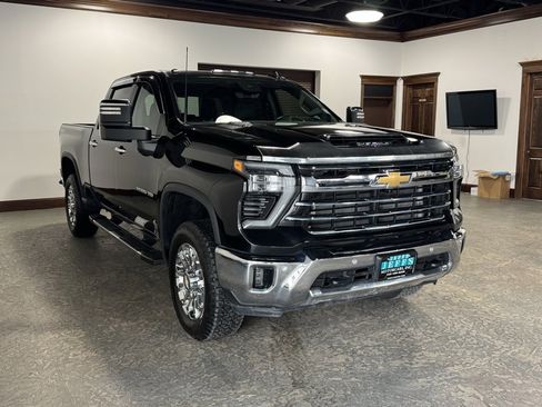 Used 2024 Chevrolet Silverado 3500 LTZ w/ LTZ Plus Package image 3