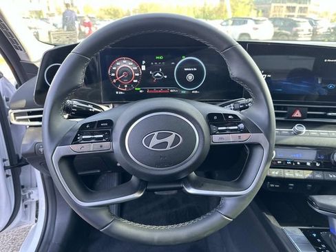 Used 2025 Hyundai Elantra Limited FWD image 29