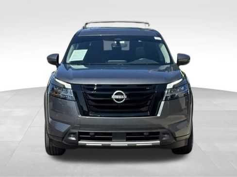 Used 2023 Nissan Pathfinder SL w/ SL Premium Package AWD/4WD image 11