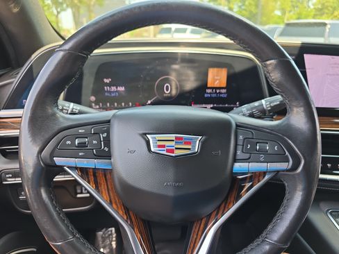 Used 2021 Cadillac Escalade Premium Luxury AWD/4WD image 19