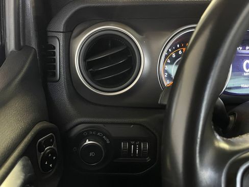 Used 2018 Jeep Wrangler Unlimited Sport S AWD/4WD image 12