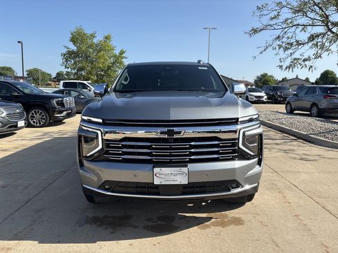 New 2026 Chevrolet Suburban Premier AWD/4WD image 8