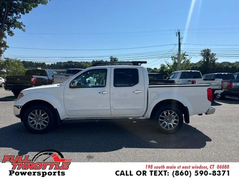 Used 2011 Nissan Frontier SL w/ Moonroof Pkg image 6