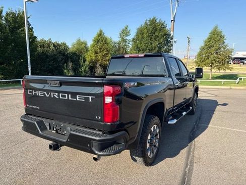 Used 2021 Chevrolet Silverado 2500 LT w/ Z71 Chrome Sport Edition AWD/4WD image 4