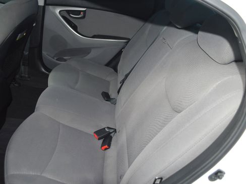 Used 2014 Hyundai Elantra SE w/ Option Group 02 FWD image 18
