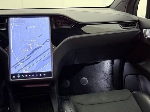 Used 2018 Tesla Model X 75D image 34