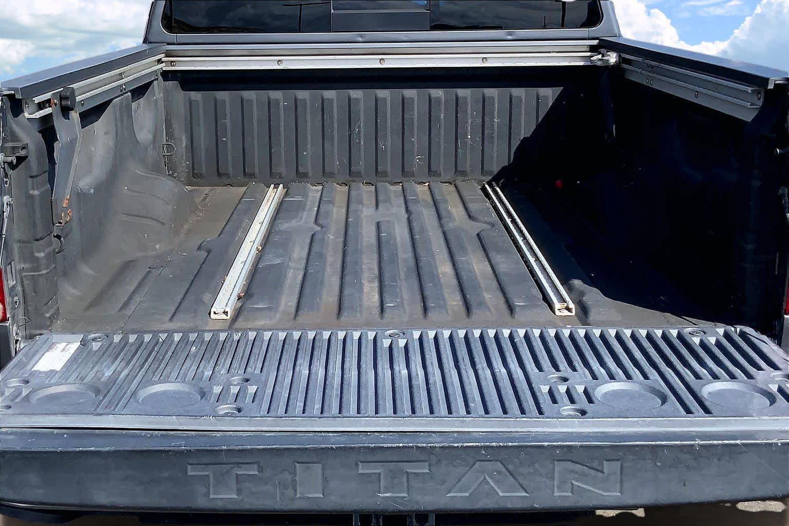 Used 2020 Nissan Titan SV w/ SV Convenience Package RWD image 18