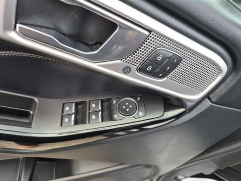Used 2023 Ford Explorer Platinum image 16