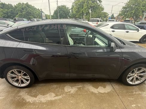 Used 2024 Tesla Model Y Long Range AWD/4WD image 7