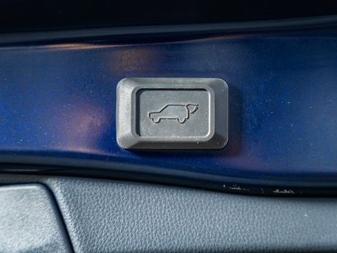 Used 2019 Toyota RAV4 XSE image 11