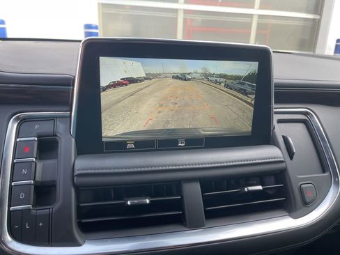 Used 2021 Chevrolet Suburban LT image 16